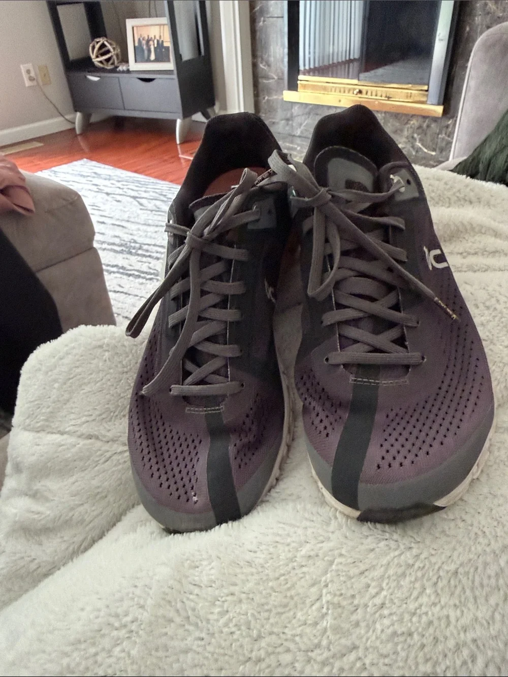 On Running Cloudflow Shoes in Rock | Rose 7 - Picture 4 of 8